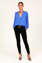 Damen – Bluse mit V-Ausschnitt und langen Ärmeln